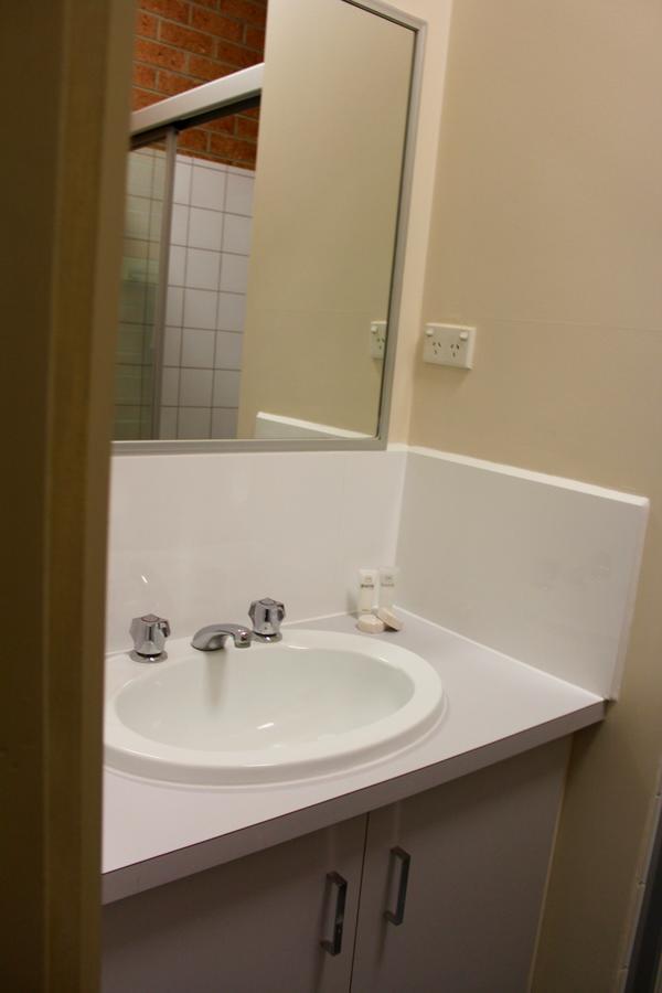Cranbourne Motor Inn Buitenkant foto