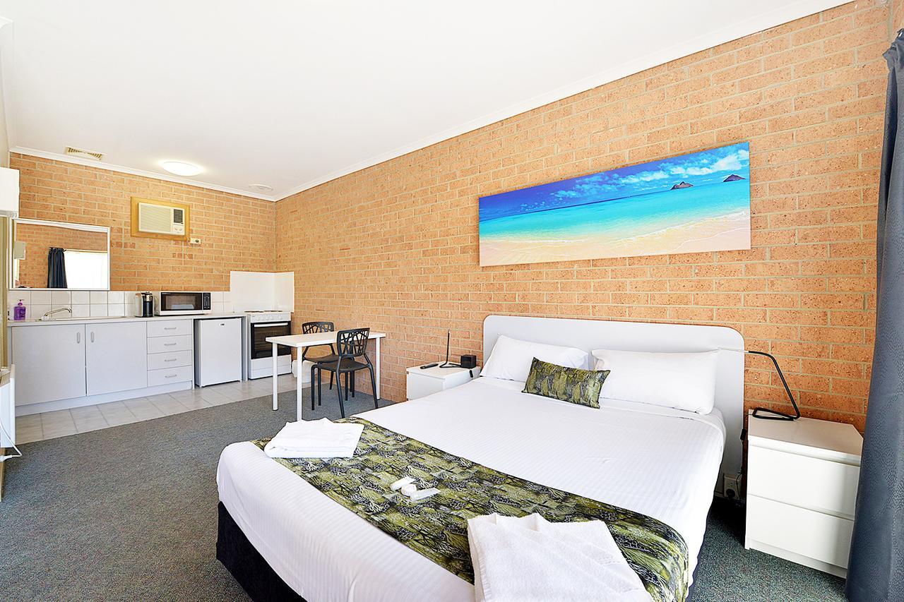 Cranbourne Motor Inn Buitenkant foto