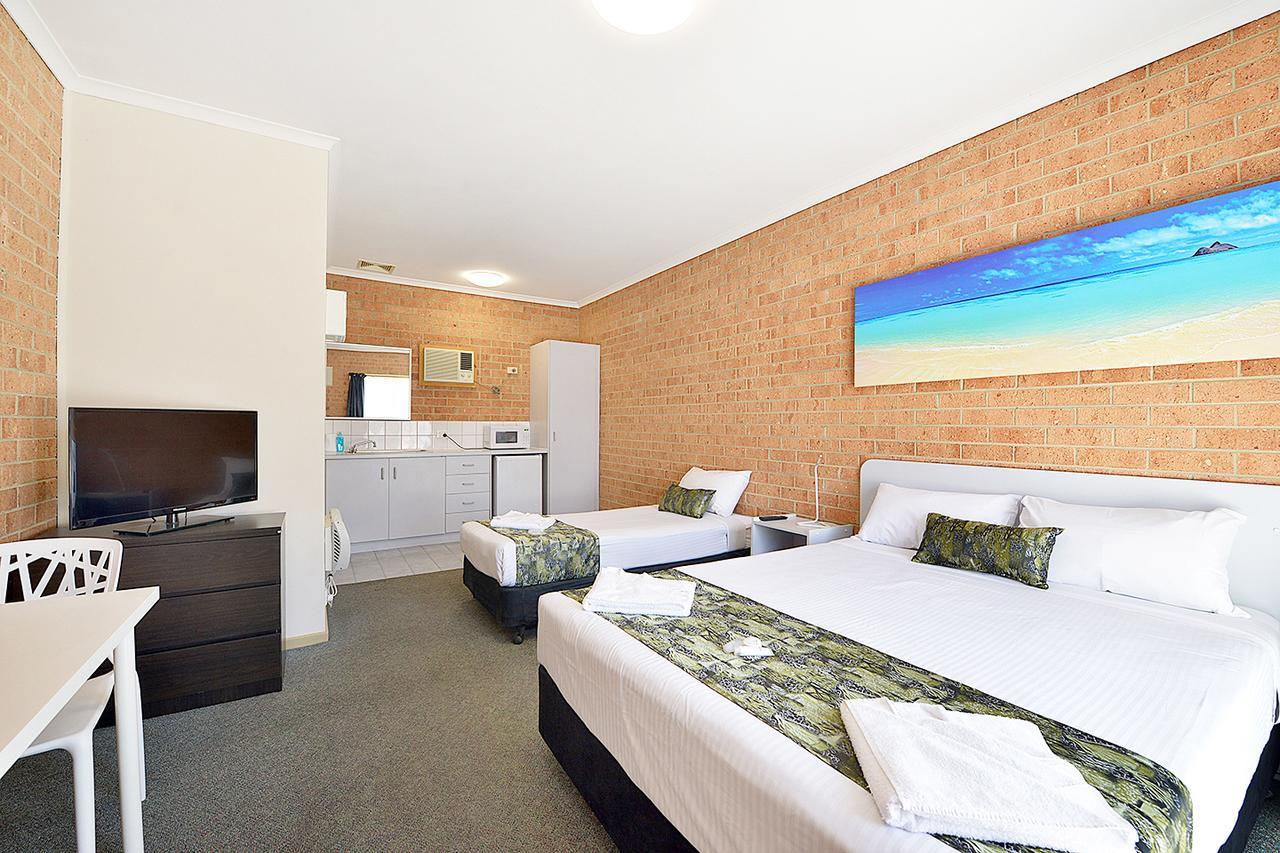 Cranbourne Motor Inn Buitenkant foto